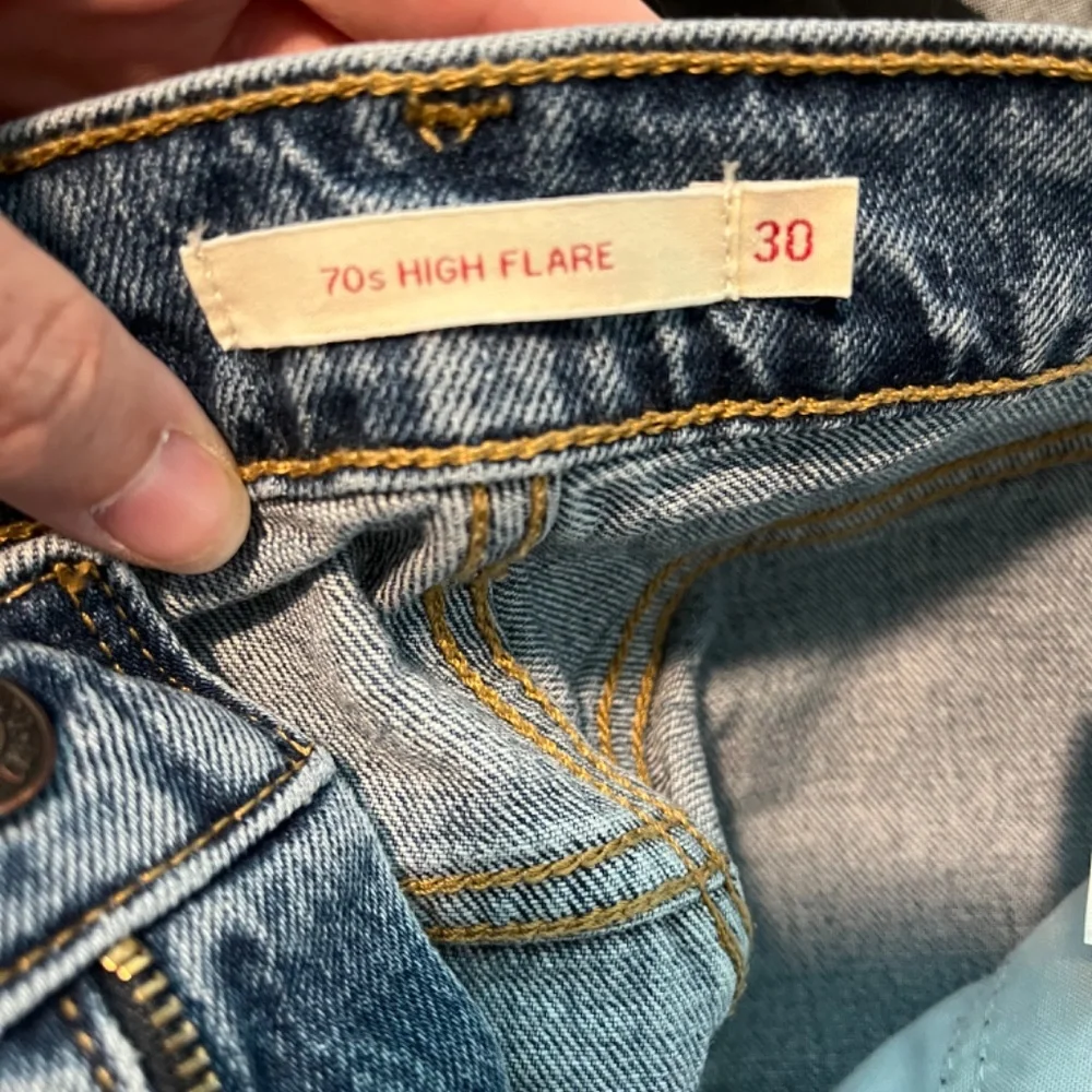 Levi’s Premium 70'S HIGH RISE FLARE WOMEN'S JEANS - Picture 5 of 9